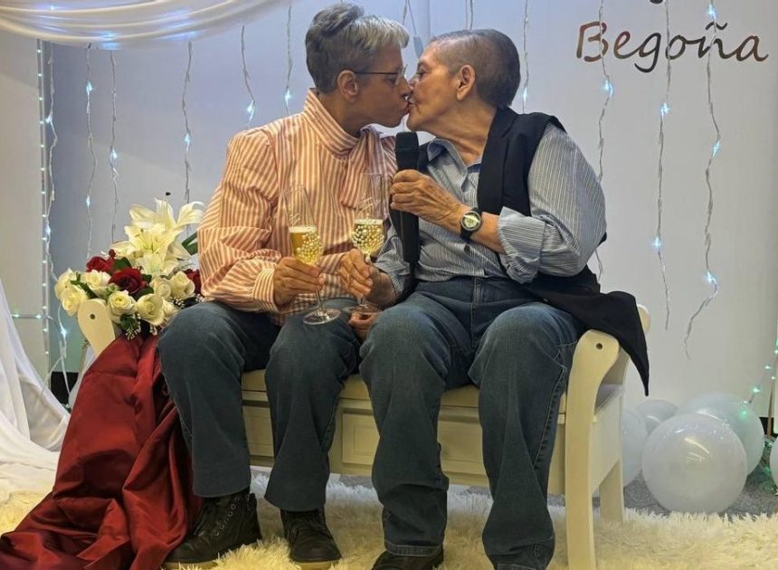 Carmen y Begoña celebran su boda en la residencia de mayores: «Hay que amar sin miedo y sin edad»