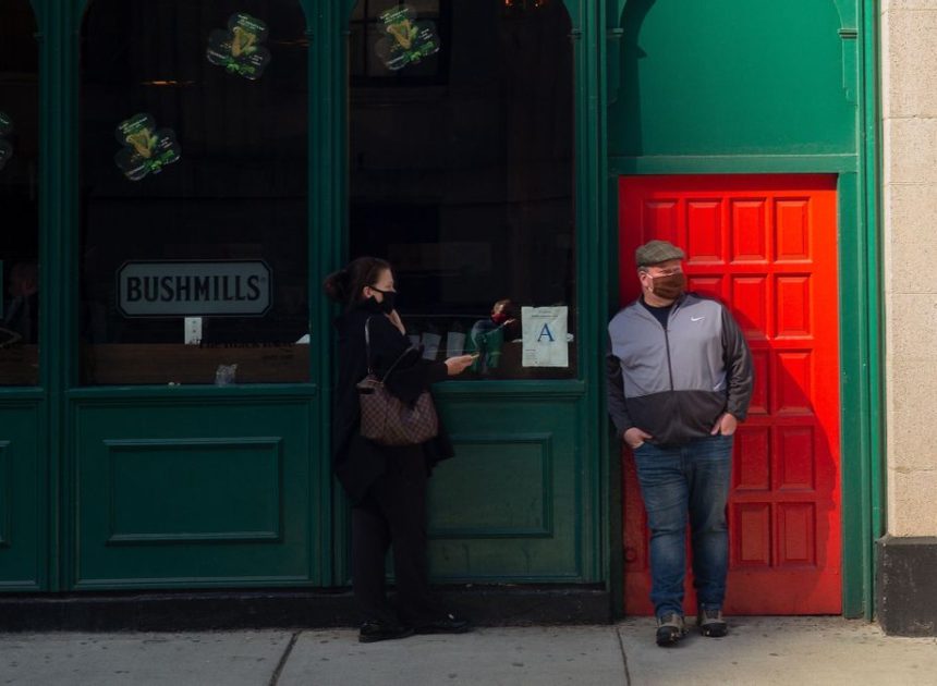 «Problemas de soledad y cohesión social»: por qué están desapareciendo los clásicos pubs irlandeses