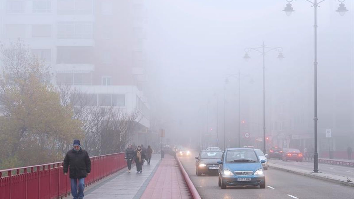 La niebla densa y persistente en Castilla y León, Galicia y Extremadura marca el tiempo de la víspera de Nochevieja