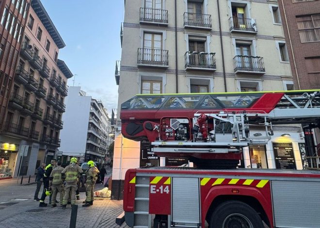 El Ayuntamiento de Zaragoza desaloja por riesgo «estructural» un edificio okupado en el centro en el que residían 10 menores