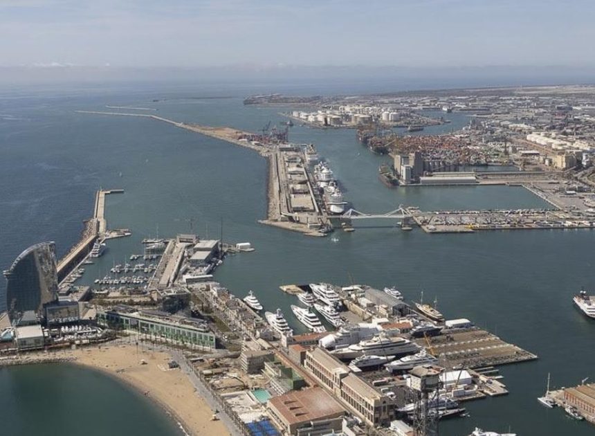 Absueltos los mossos y el exempleado de Desokupa acusados «sin indicios» de colocar droga a un estibador