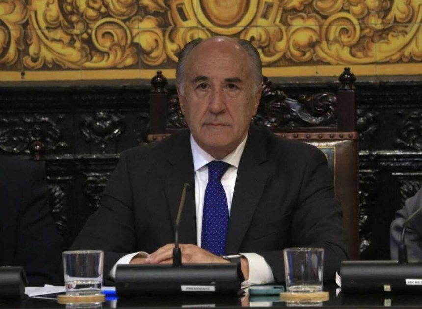 El Ayuntamiento de Algeciras mantiene en el grupo popular al alcalde acusado de acoso sexual que según Moreno “ya no es del PP”