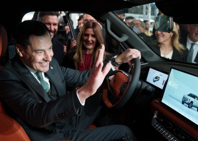 Juanma Moreno presume de erótica del poder: «Lideras una Comunidad Autónoma y eso hace que las mujeres se acerquen con interés»