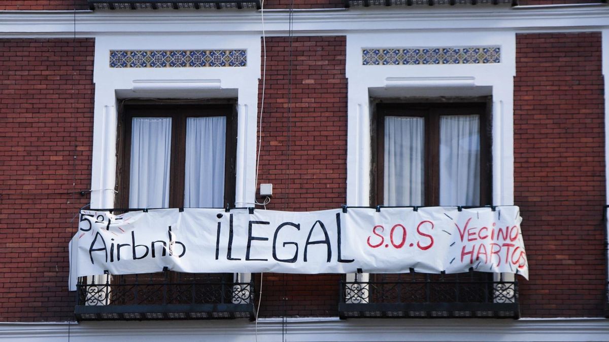 Consumo multa a Airbnb con 64 millones de euros por anunciar viviendas turísticas sin licencia