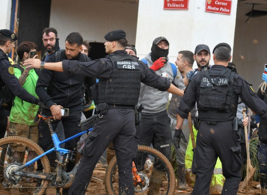 Exdirigentes de Revuelta, la rama juvenil de Vox, acusan a la organización de desviar fondos recaudados para la dana