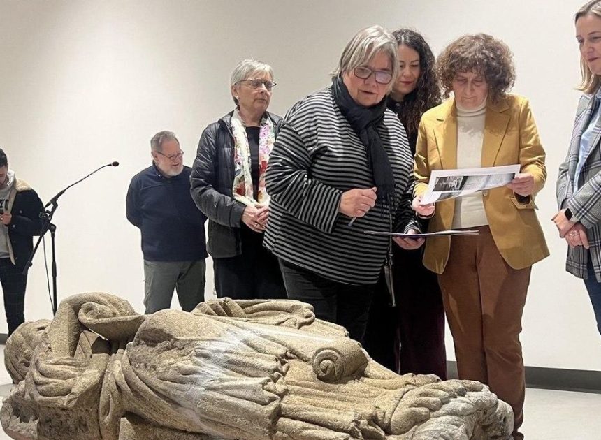 Día histórico: las estatuas del Pórtico de la Gloria expoliadas por los Franco regresan a Santiago