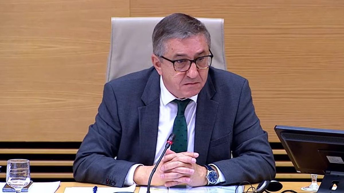 El consejero de Educación dice que se borró de la dana a las 15h porque tenía por la tarde «cuestiones personales» en Alicante