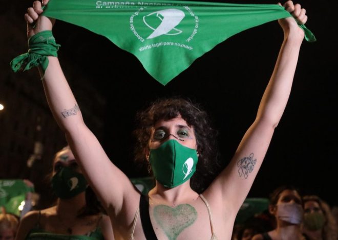 Los recortes de Milei ponen en peligro el derecho al aborto cinco años después de la legalización