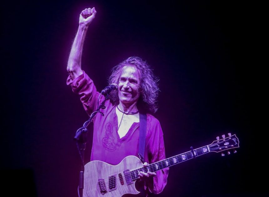 «Se nos va la banda sonora de toda una generación»: la política y la cultura lloran la muerte de Robe Iniesta