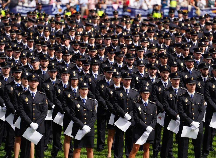 El Constitucional anula la sanción a un aspirante a policía cazado en una fiesta de cumpleaños en plena pandemia