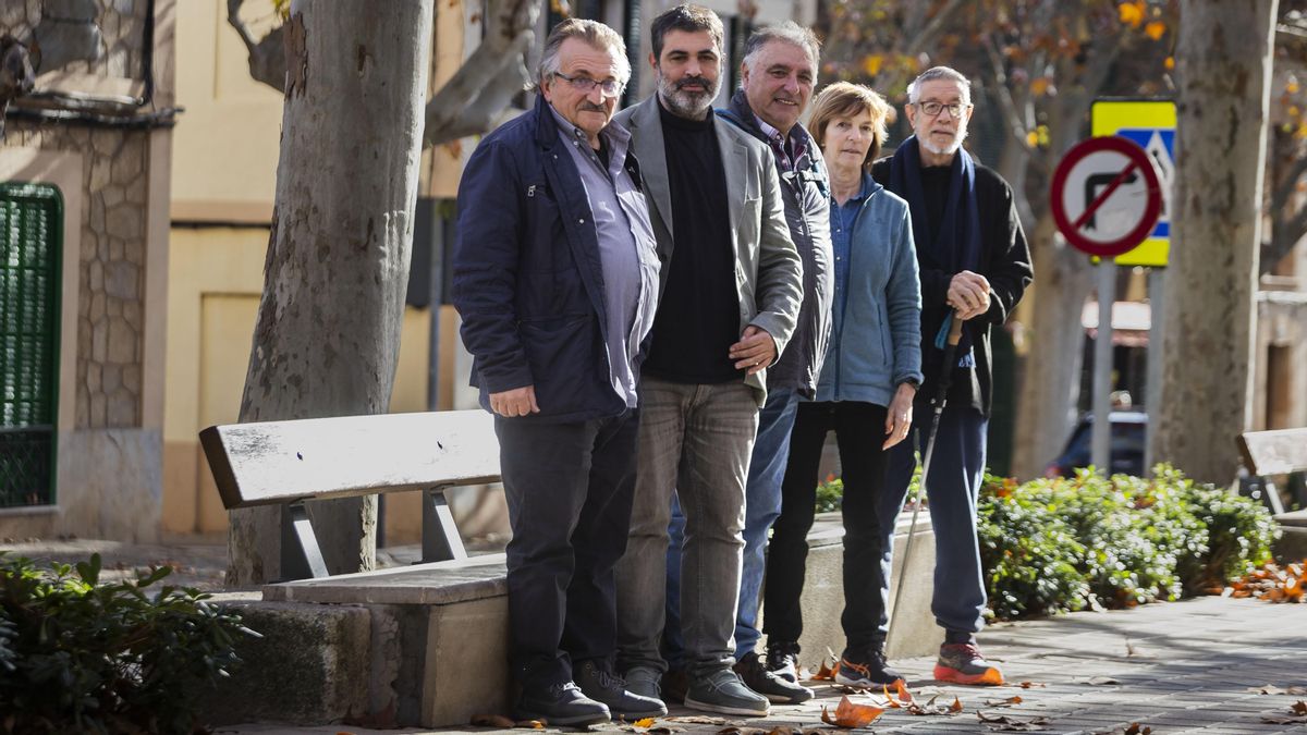 Los vecinos que luchan para que el CIS publique el «auténtico» sondeo sobre la República: «La monarquía es una mentira”