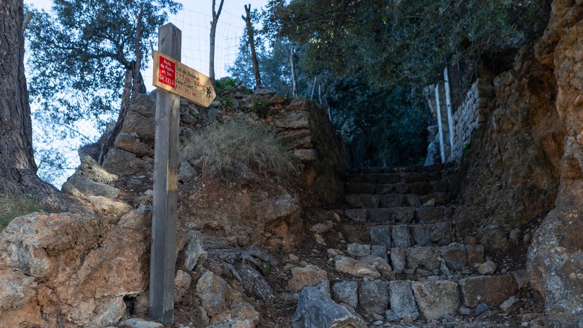La familia del ‘banquero de Franco’ cierra un camino público y la multa es pagada mes a mes por los ciudadanos