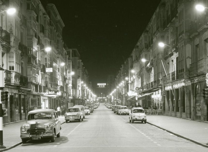 Un convento del siglo XIII, una ciudad de militares y el tren Vasco-Navarro, las fotografías de dos Vitorias desaparecidas