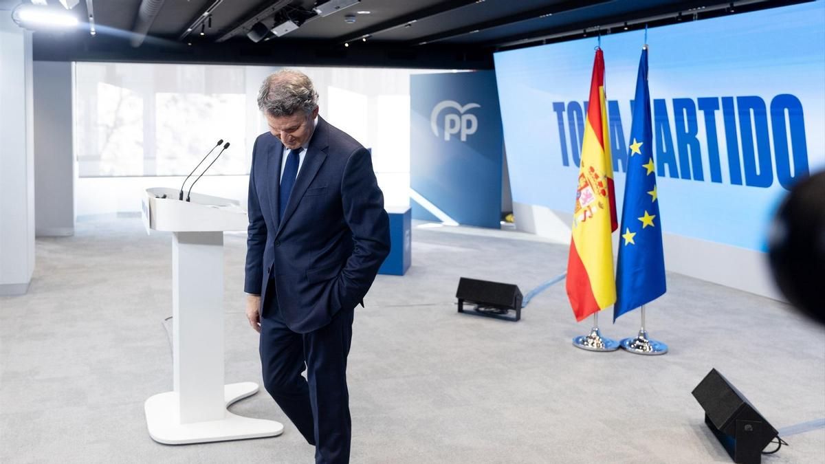 Es Navidad y a Feijóo le toca hacer de populista