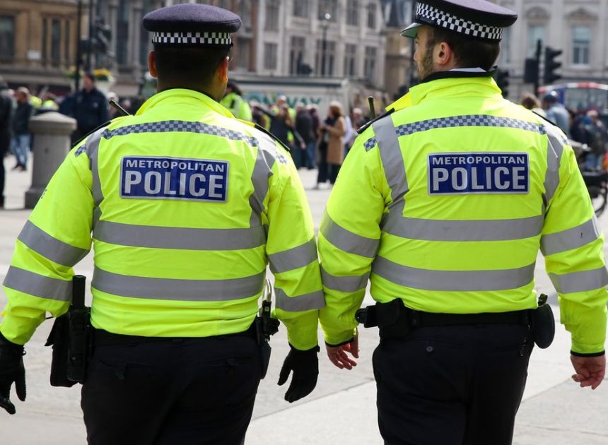 Reino Unido acusa a seis hombres de drogar y violar a la mujer de uno de ellos durante 13 años