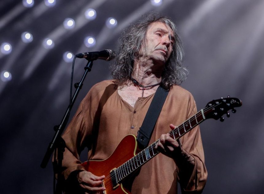 Muere Robe Iniesta, líder de Extremoduro, a los 63 años