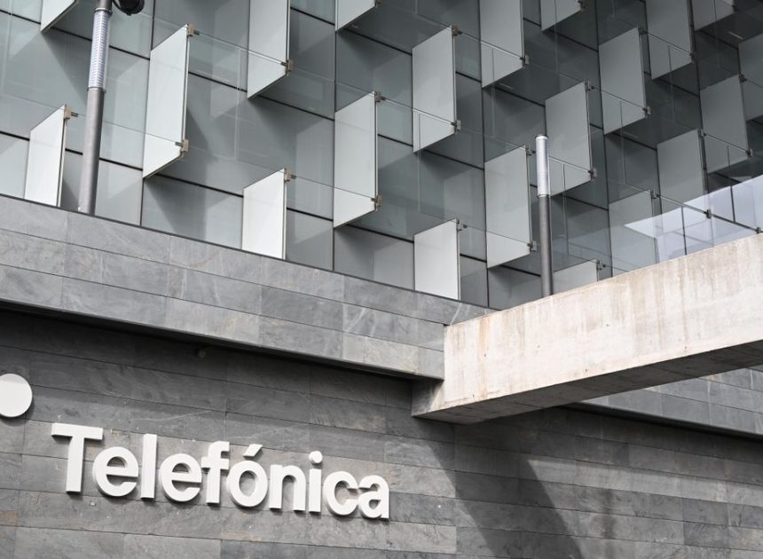 Los sindicatos aceptan la última oferta de Telefónica y aprueban un ERE para 4.539 trabajadores
