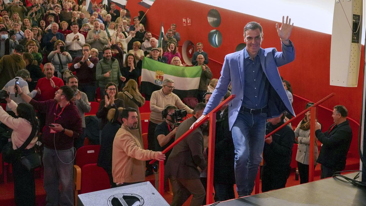 Una encuesta asegura que la suma de PP y Vox amplía su ventaja sobre la izquierda tras la entrada de Ábalos en prisión