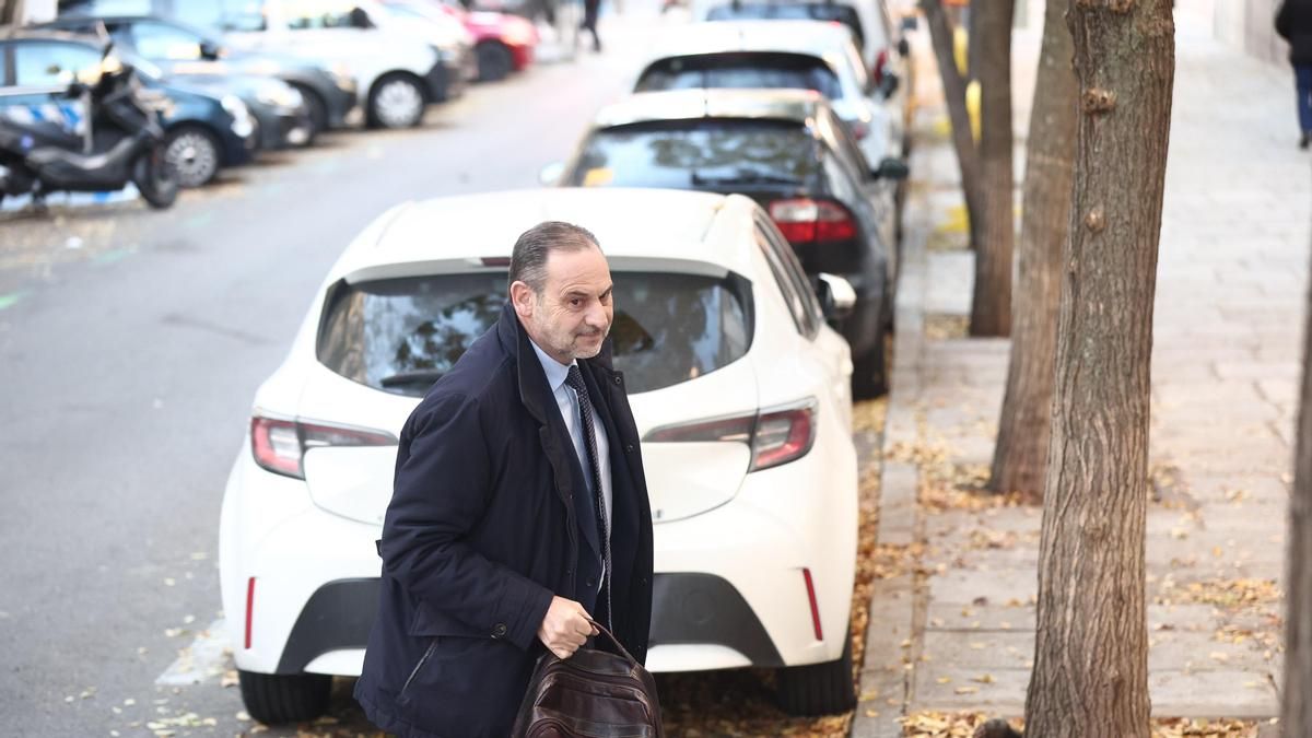 De las mentiras contra Begoña Gómez, según Aldama, a los faroles del preso Ábalos