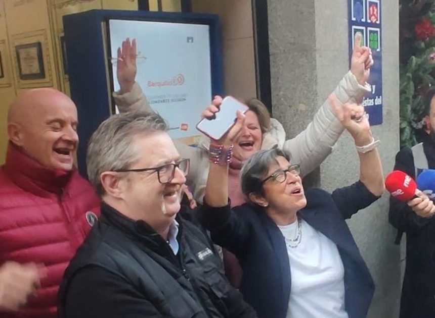 Un cumpleaños, un ‘calvo’ de la Lotería y un dueño escurridizo: el 70.048, segundo premio, riega Madrid de millones