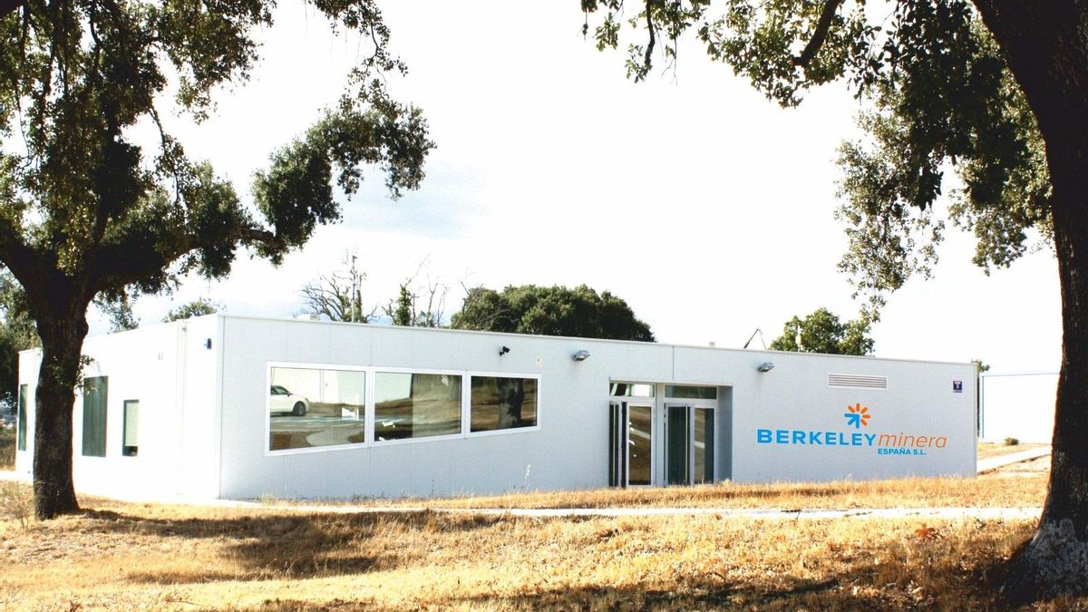 El Gobierno supera ya el millón de gasto en asesores por la demanda de la empresa de uranio que fichó a ex cargos del PP