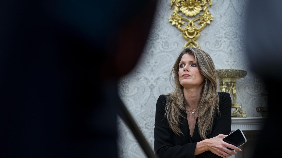 La fiscal nombrada por Trump para lanzar acusaciones contra sus rivales políticos abandona el cargo acorralada por los jueces