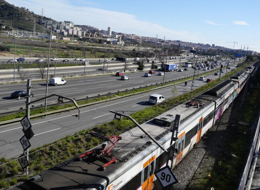 Rodalies afronta la recuperación del servicio el lunes con 179 tramos de velocidad reducida