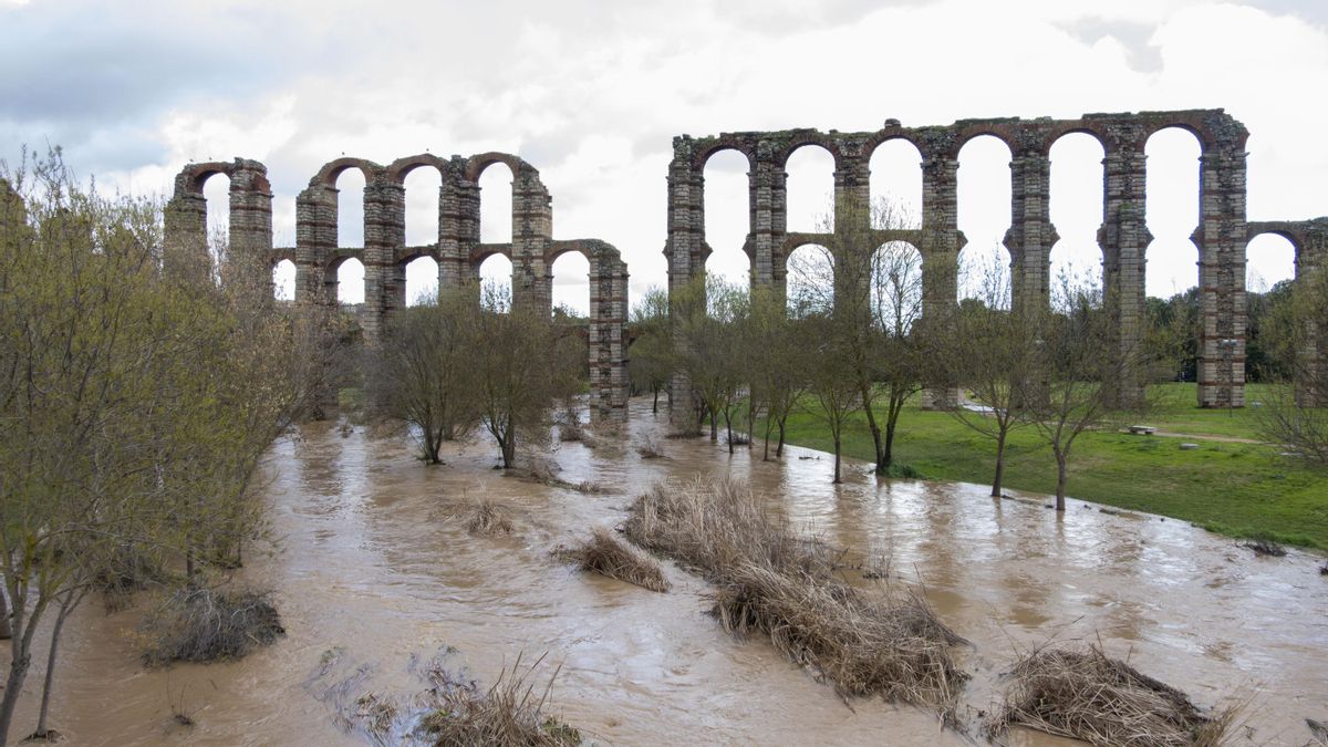 Extremadura suspende las clases este miércoles por lluvia, viento y nieve
