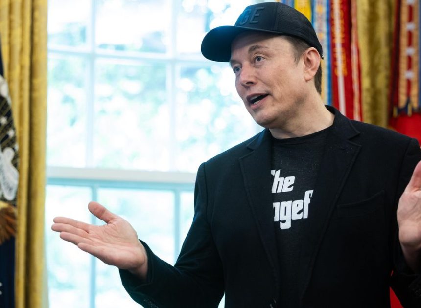 La respuesta de Pedro Sánchez a un tuit de Elon Musk sobre la regularización de migrantes: «Marte puede esperar»