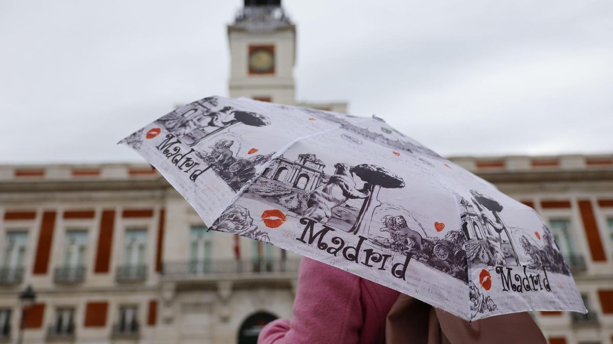 Tiempo inestable de más a menos en Madrid: aviso amarillo en la Sierra el sábado por viento fuerte y nieve