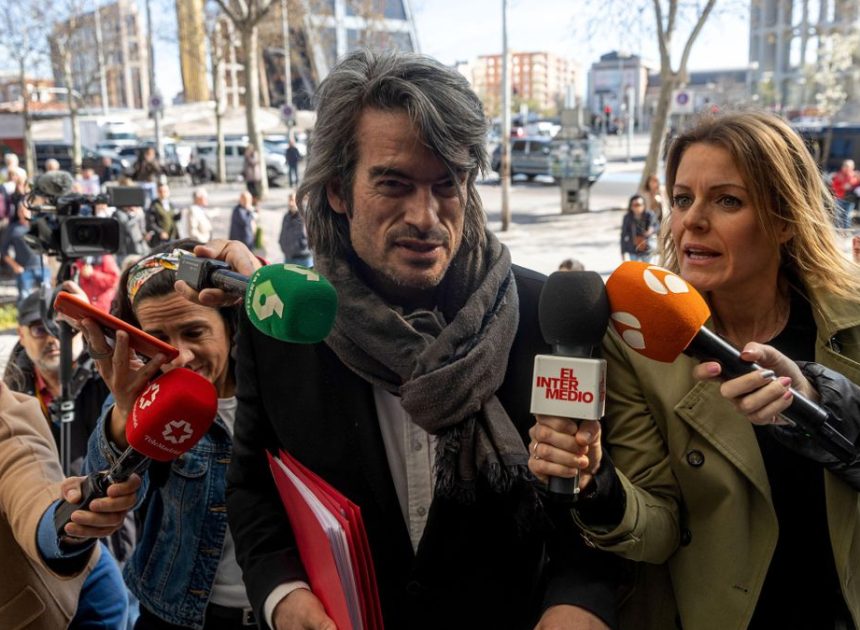 Carlos Mur lamentó en un correo que las residencias no estaban medicalizadas días después de que Ayuso dijera que sí