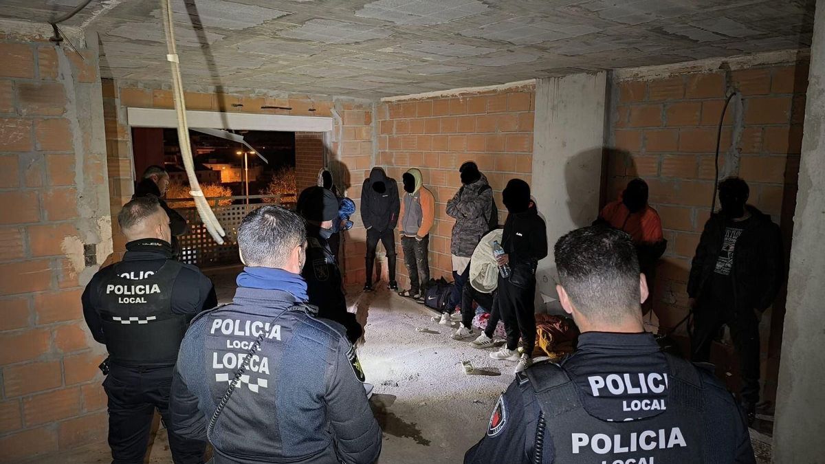 PP y Vox desalojan en Lorca a personas sin hogar en plena ola de frío:  «La pobreza severa pasa a ser un problema estético”