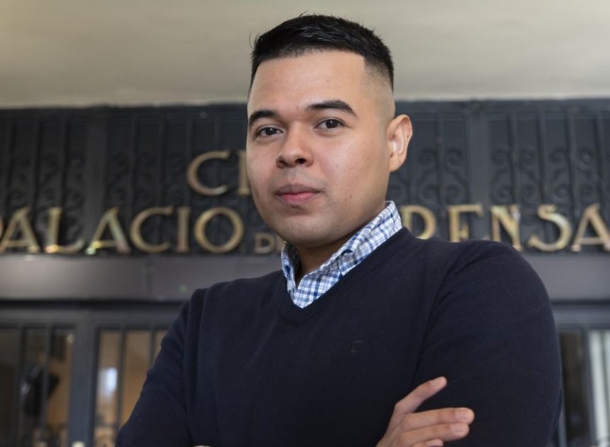 El libro para los “jóvenes en España” que “creen que una dictadura es mejor que una democracia”