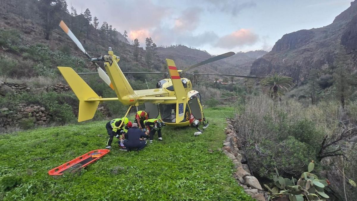 Mueren dos personas y otras dos resultan heridas graves tras caer un vehículo en una charca de Gran Canaria
