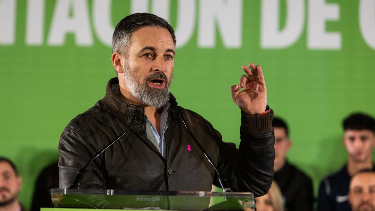 Abascal carga contra el PP tras el accidente de Adamuz: «No se puede decir que el Gobierno es una mafia y comparecer con la mafia»