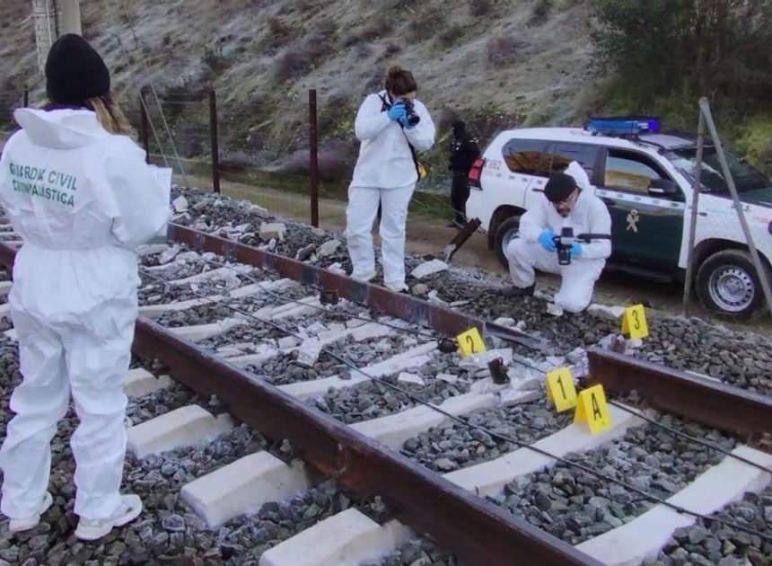 Transportes confirma «una rotura o alteración del carril» en Adamuz pero no aclara si causó el accidente