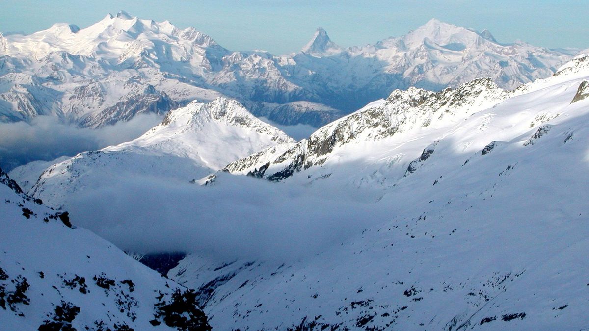 Tres esquiadores mueren por aludes en los Alpes franceses este domingo