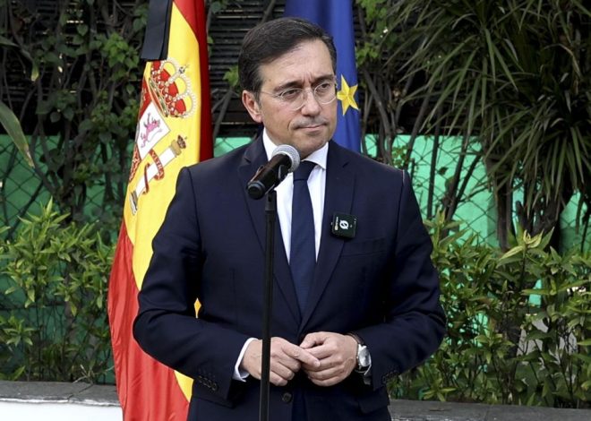 Albares rebate al secretario general de la OTAN: «Si no queremos estar sometidos a la coercción del mundo, es necesario un Ejército europeo»