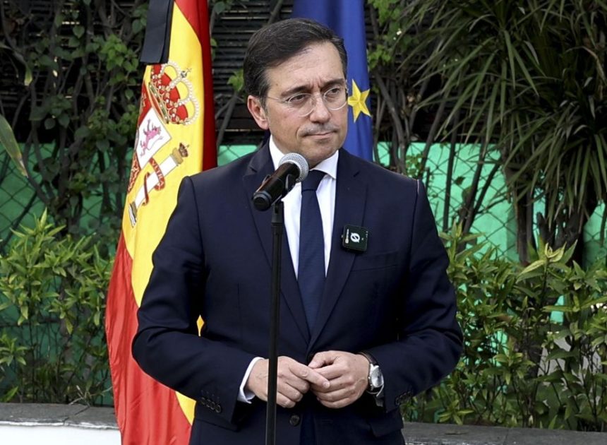 Albares rebate al secretario general de la OTAN: «Si no queremos estar sometidos a la coercción del mundo, es necesario un Ejército europeo»