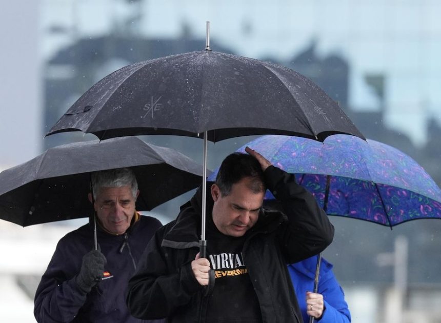 La borrasca Joseph complica el día en todo el país: 16 comunidades con avisos por lluvia, nieve y viento