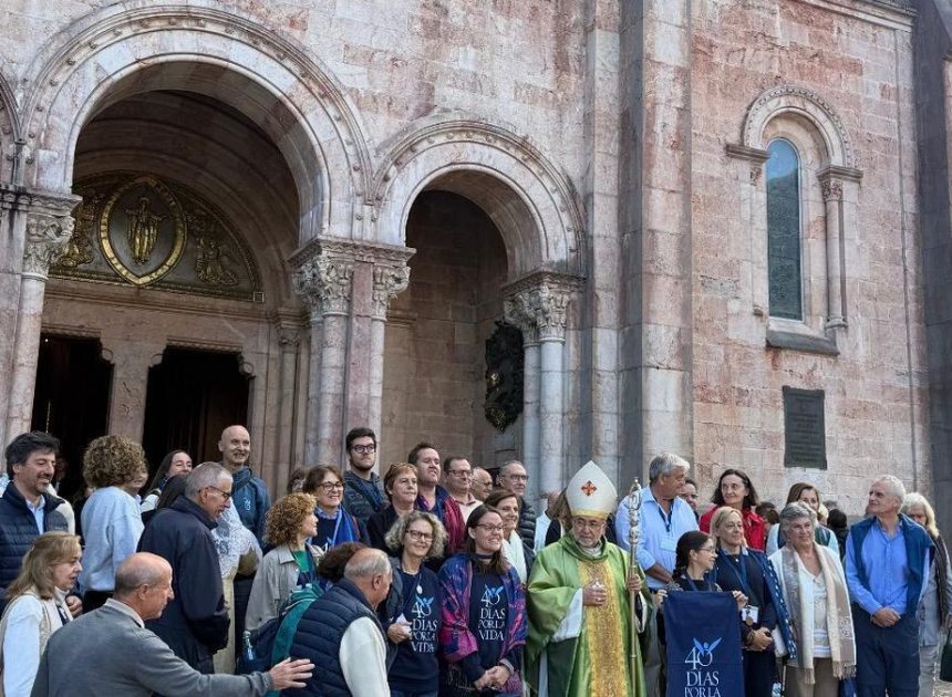 Las asociaciones de víctimas piden al Papa el cese del arzobispo de Oviedo, Jesús Sanz Montes, por despreciar a los supervivientes de abusos