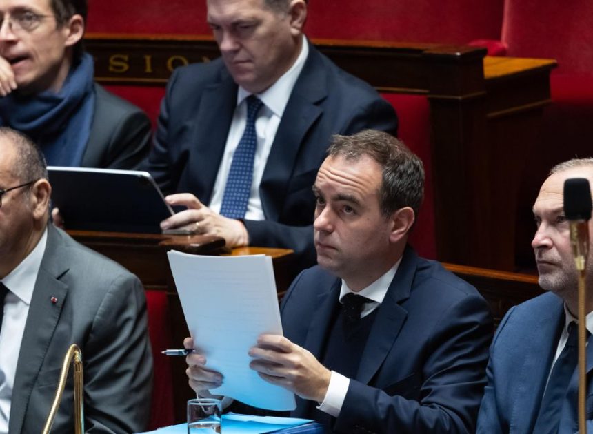 El Gobierno de Macron salva los presupuestos por decretazo con el rescate de los socialistas en una nueva moción de censura