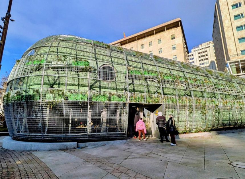 Abre la cafetería del millón de euros en Plaza de España: adiós a cuatro años de ‘búnker’ y hola al nuevo Café Cervantes