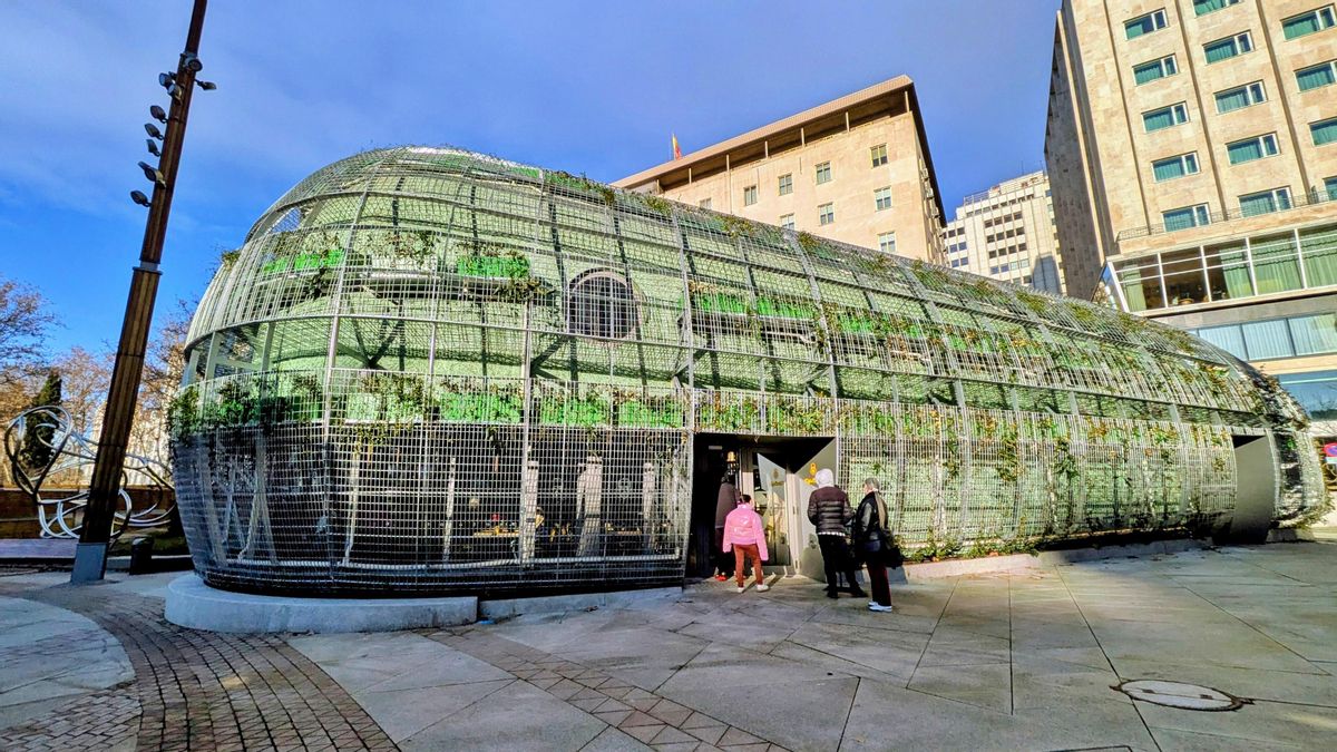 Abre la cafetería del millón de euros en Plaza de España: adiós a cuatro años de ‘búnker’ y hola al nuevo Café Cervantes