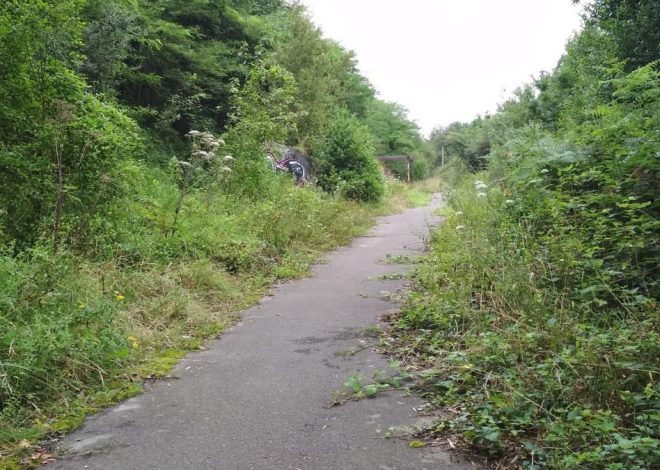 Los 187 baches que separan cualquier parte de ‘Casa Dios’ en el rural asturiano