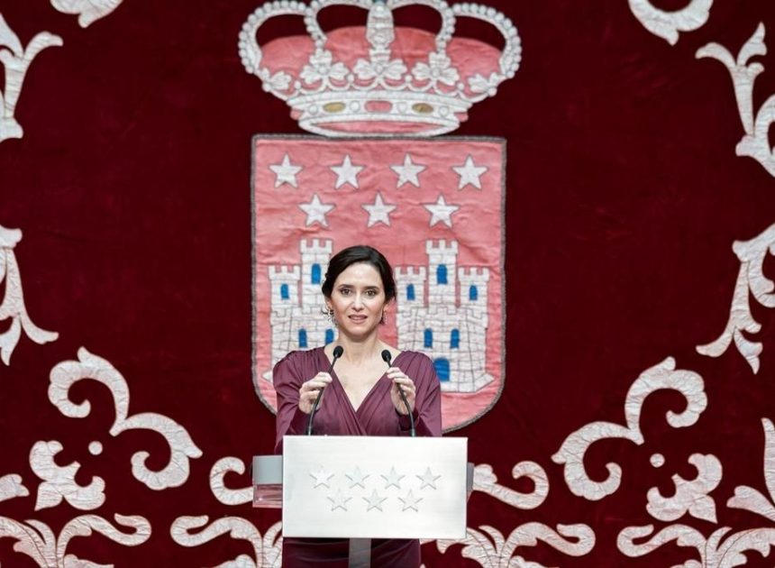 El Supremo rechaza la petición de Ayuso de paralizar el traslado de 12 menores migrantes a Madrid