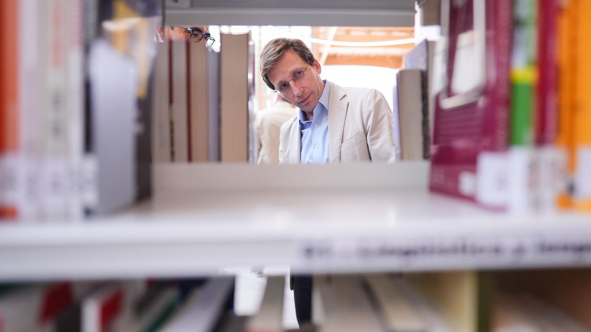 Almeida solo hace bibliotecas dentro de centros culturales y desoye a vecinos que las reclamaban: «No cumplen su función»