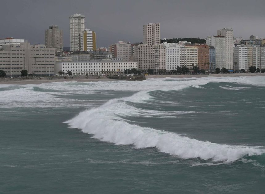 Galicia activa la alerta roja y suspende este lunes la actividad lectiva en el interior de Pontevedra