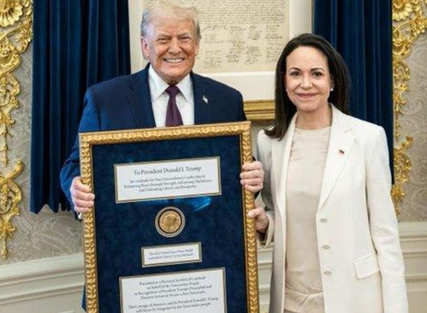 Trump se abre por primera vez a dar un papel a María Corina Machado en la transición en Venezuela tras entregarle la medalla del Nobel