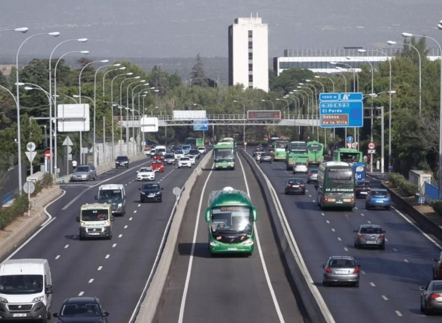 La DGT prohíbe el uso del carril BUS VAO a los vehículos con etiqueta 0 si solo viaja el conductor